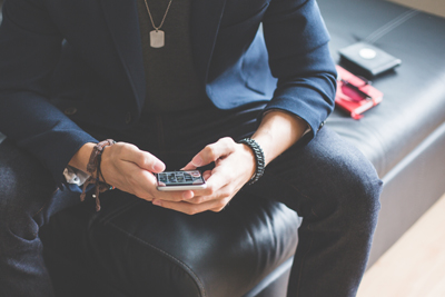 man-using-his-iphone-6-on-a-sofa-picjumbo-com400.jpg